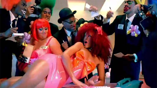 Rihanna S&M Live